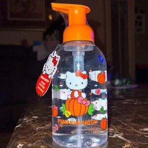 hello kitty scented soap ! Spooky edition 🎃